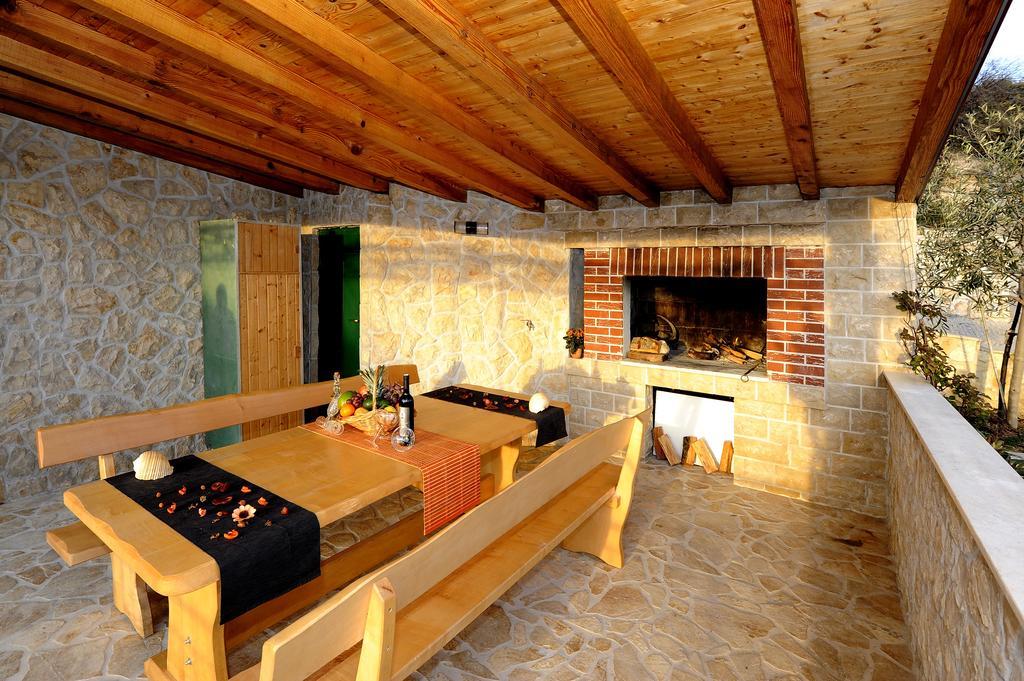 Holiday Home Mirna Vala Sevid Ngoại thất bức ảnh