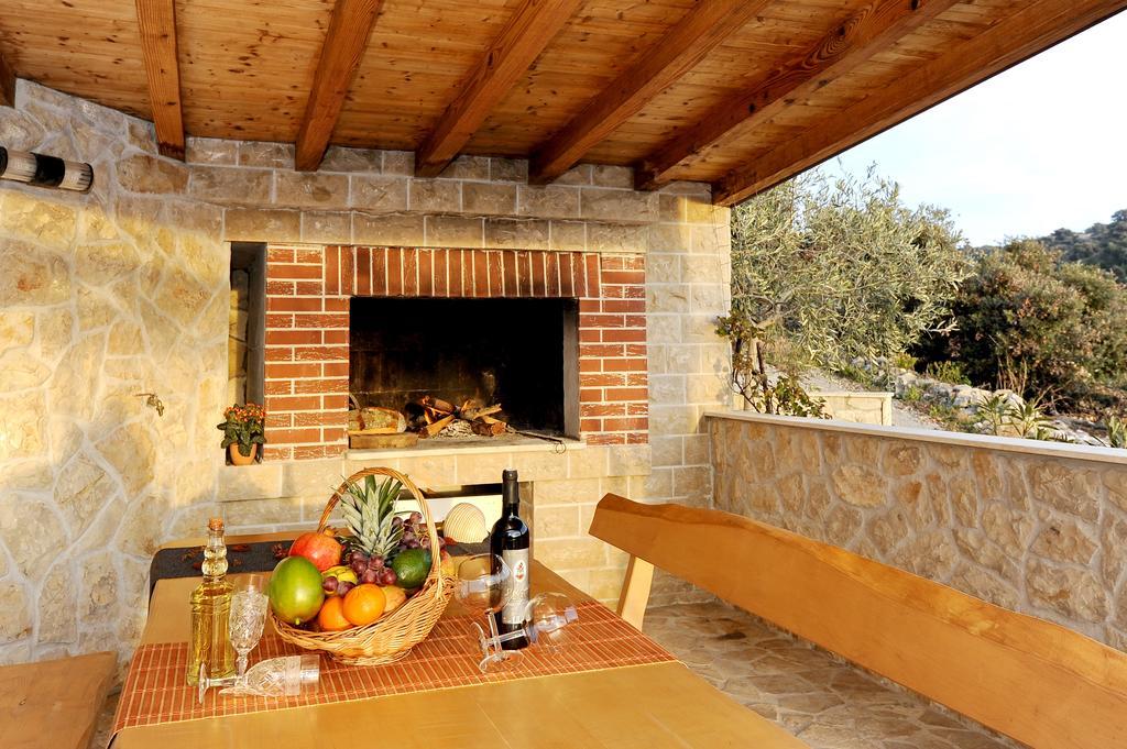 Holiday Home Mirna Vala Sevid Ngoại thất bức ảnh