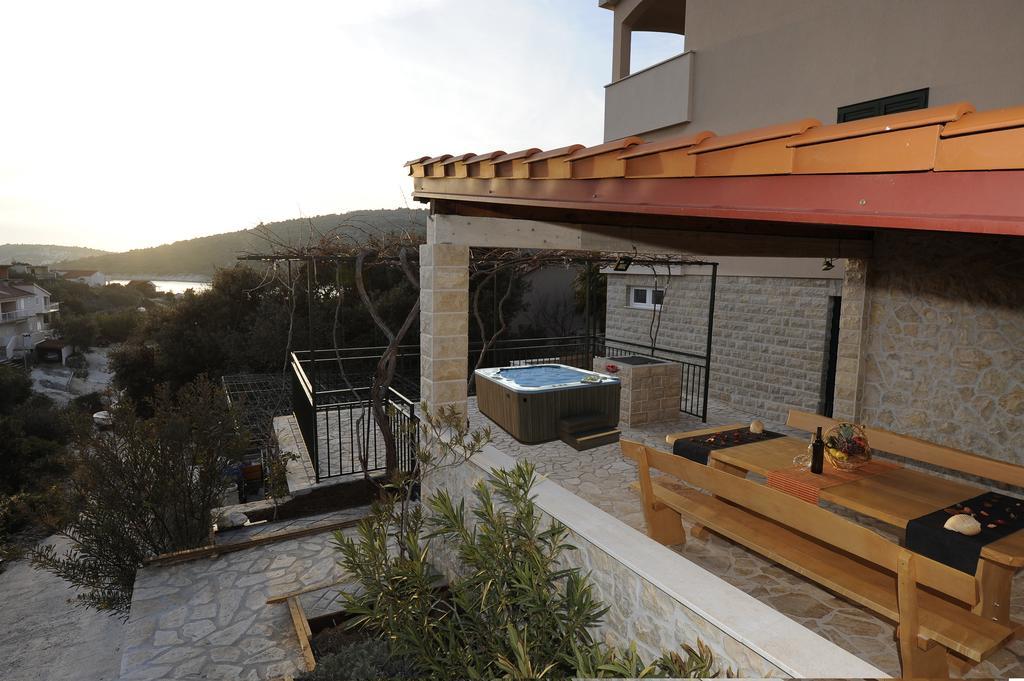 Holiday Home Mirna Vala Sevid Ngoại thất bức ảnh