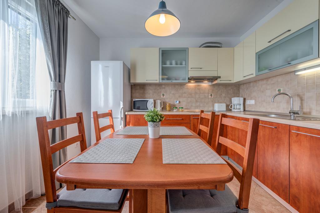 Holiday Home Mirna Vala Sevid Ngoại thất bức ảnh