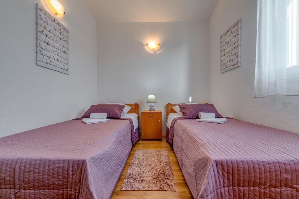 Holiday Home Mirna Vala Sevid Ngoại thất bức ảnh