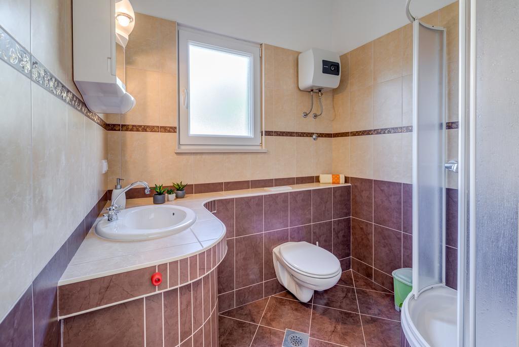 Holiday Home Mirna Vala Sevid Ngoại thất bức ảnh