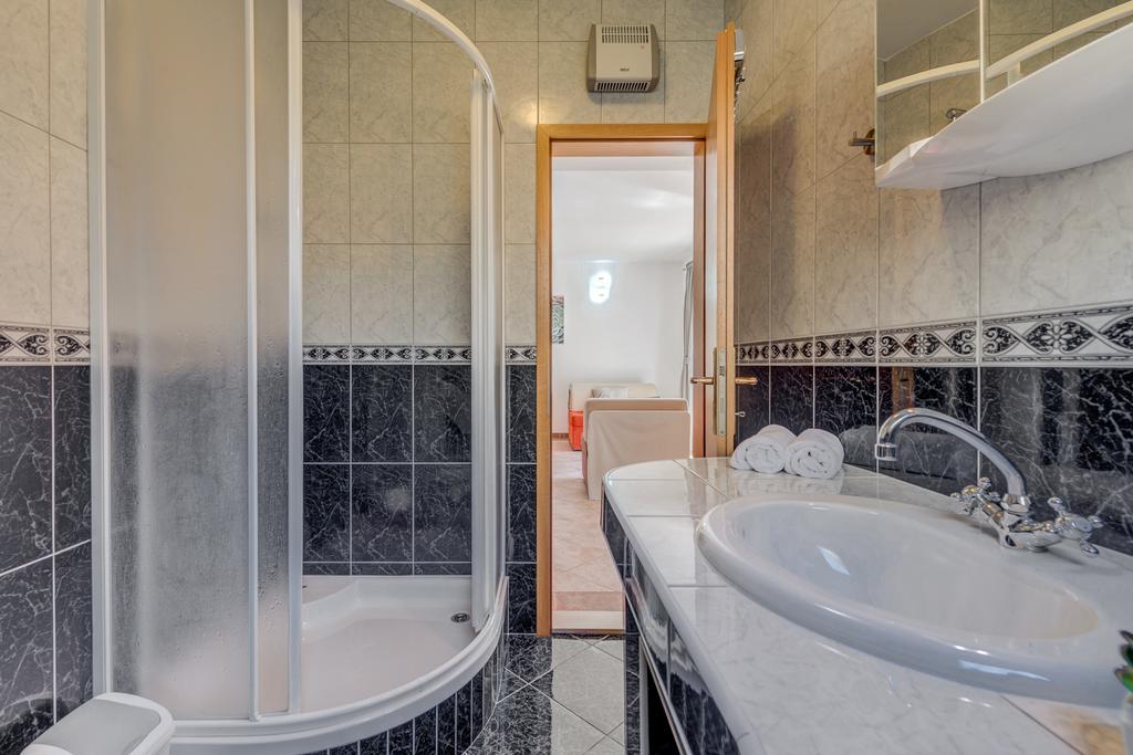 Holiday Home Mirna Vala Sevid Ngoại thất bức ảnh