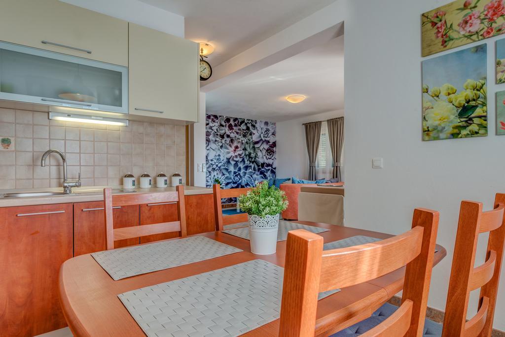 Holiday Home Mirna Vala Sevid Ngoại thất bức ảnh