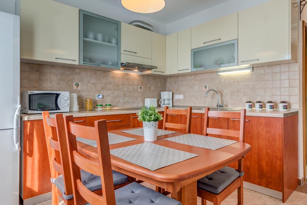 Holiday Home Mirna Vala Sevid Ngoại thất bức ảnh