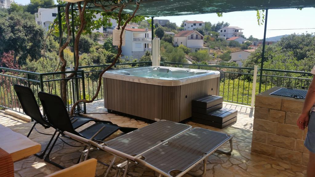 Holiday Home Mirna Vala Sevid Ngoại thất bức ảnh