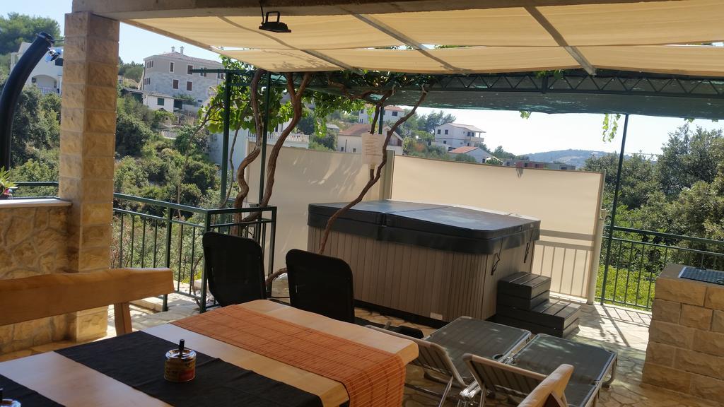 Holiday Home Mirna Vala Sevid Ngoại thất bức ảnh