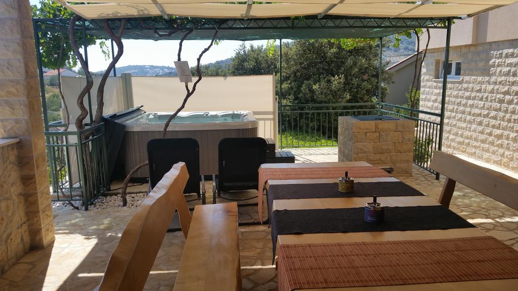 Holiday Home Mirna Vala Sevid Ngoại thất bức ảnh