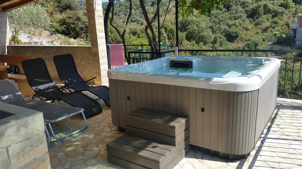 Holiday Home Mirna Vala Sevid Ngoại thất bức ảnh