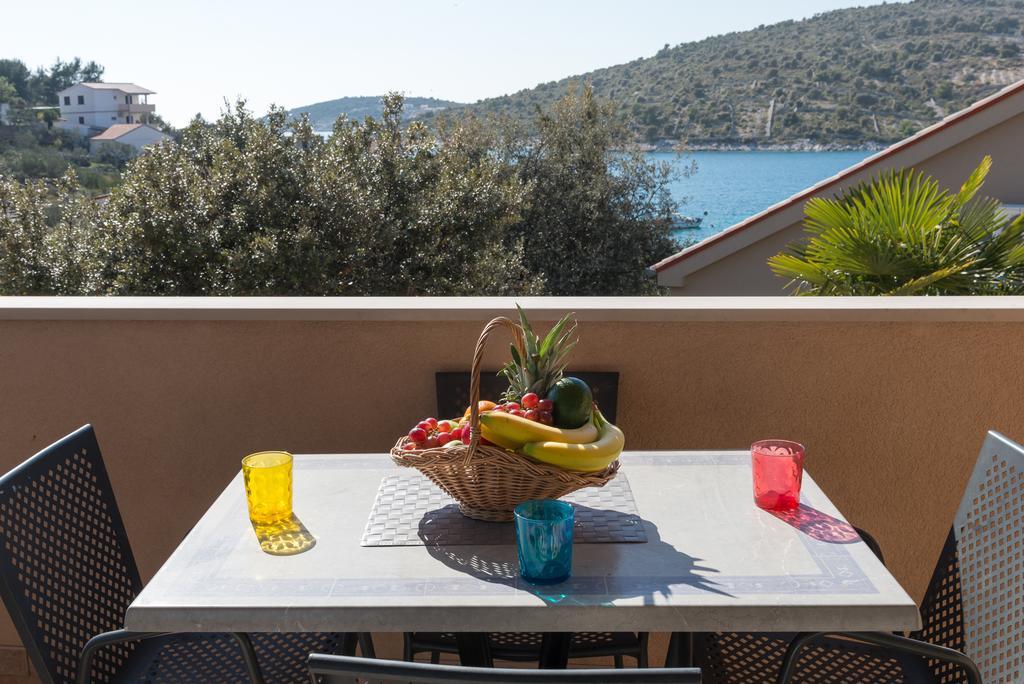 Holiday Home Mirna Vala Sevid Ngoại thất bức ảnh
