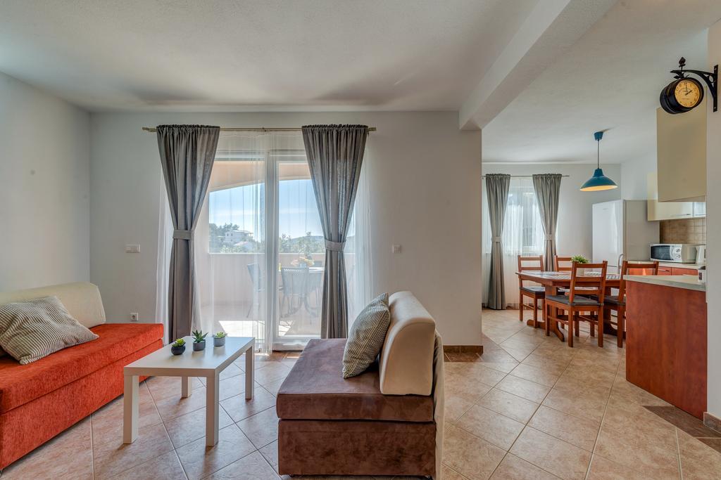 Holiday Home Mirna Vala Sevid Ngoại thất bức ảnh