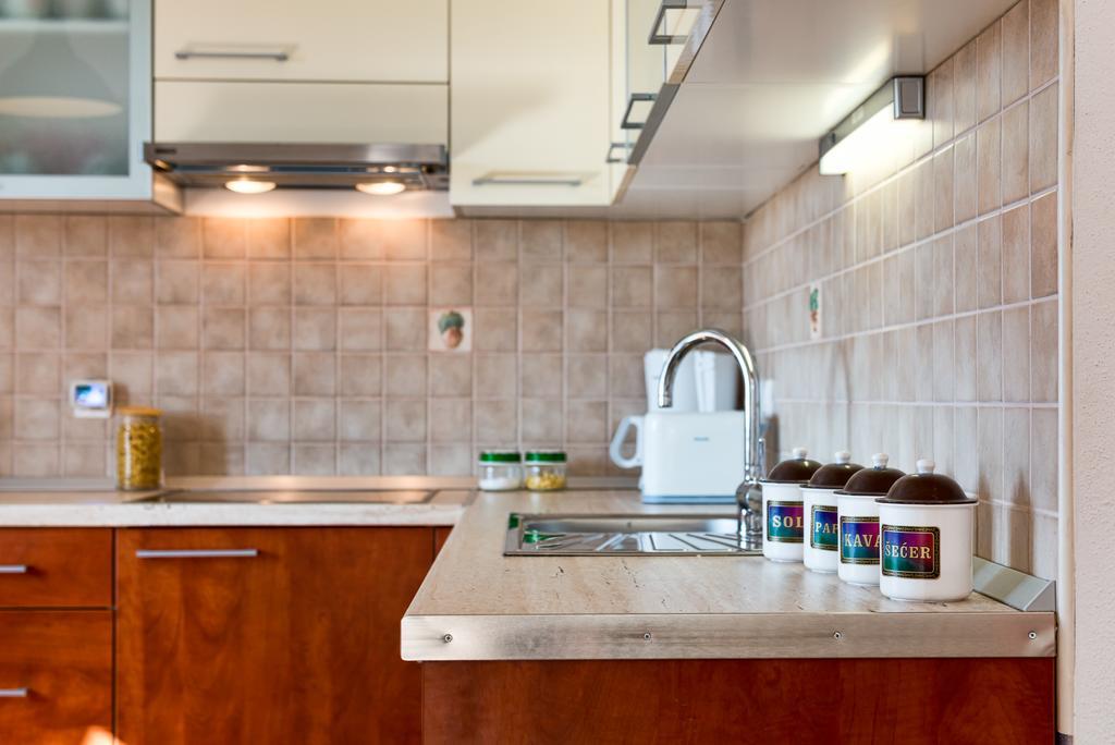 Holiday Home Mirna Vala Sevid Ngoại thất bức ảnh