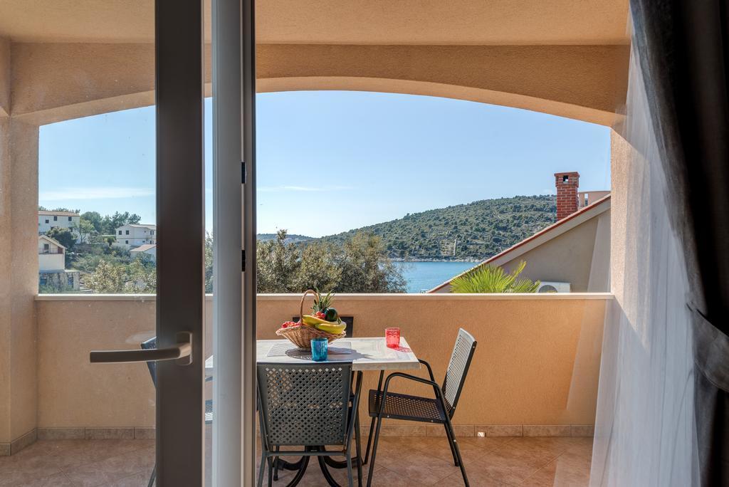 Holiday Home Mirna Vala Sevid Ngoại thất bức ảnh